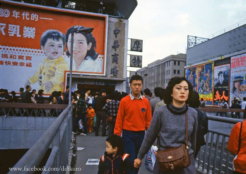 1980年代 台灣vs大陸 生活差很大陸男女穿熱褲上街 只有衣著自由 Bomb01